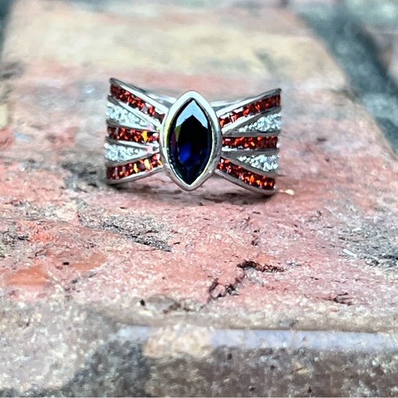 Red White and Blue WONDER WOMAN Gemstone Ring. Size 6 - Picture 2 of 9